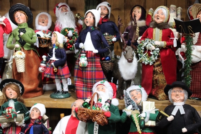 The Olde World Christmas Shoppe carolers